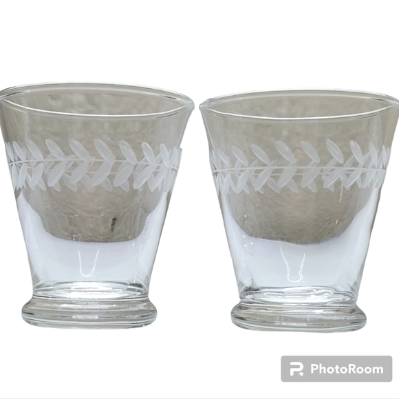 Anchor Hocking Other - Anchor Hocking set of 2 etched leaf shot glass Set vintage